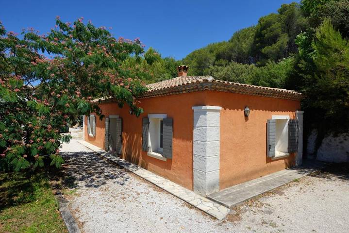 Ferienhaus für 6 Personen, mit Terrasse und Garten sowie Pool und Ausblick