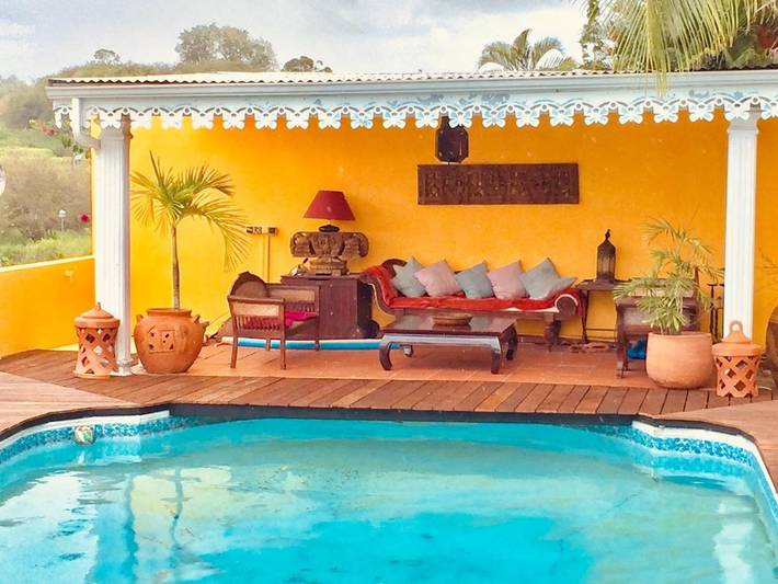 Appartement de vacances pour 2 personnes, avec jardin et piscine ainsi que balcon et vue