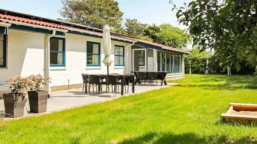 Ferienhaus für 9 Personen, mit Sauna und Pool sowie Whirlpool und Terrasse