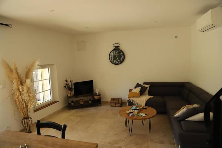 Gîte pour 2 personnes, avec vue ainsi que piscine et jardin à Pertuis - 3