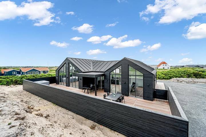 Exklusives Neubau-Poolhaus mit Außen-Whirlpool in Søndervig, Holmsland Klit