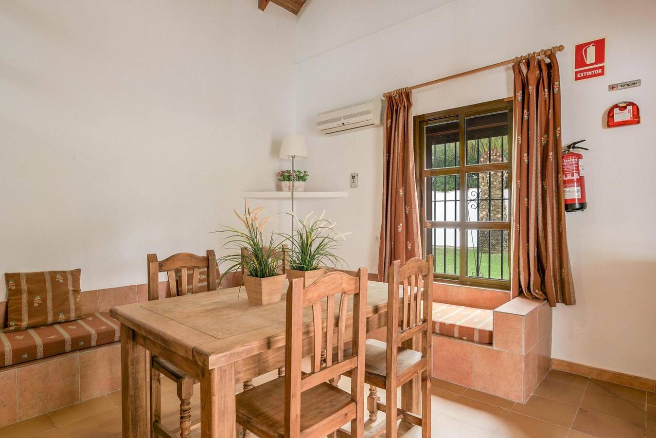 Holiday Home 'Miguelin 1' with Shared Pool, Wi-Fi and Air Conditioning in Playa de Zahora, Barbate