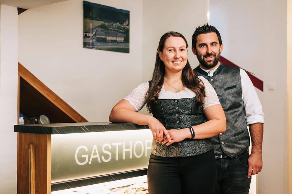 Doppelzimmer mit Dusche oder Badewanne - Gasthof Hüttenwirt in Lavamünd, Lavanttaler Alpen