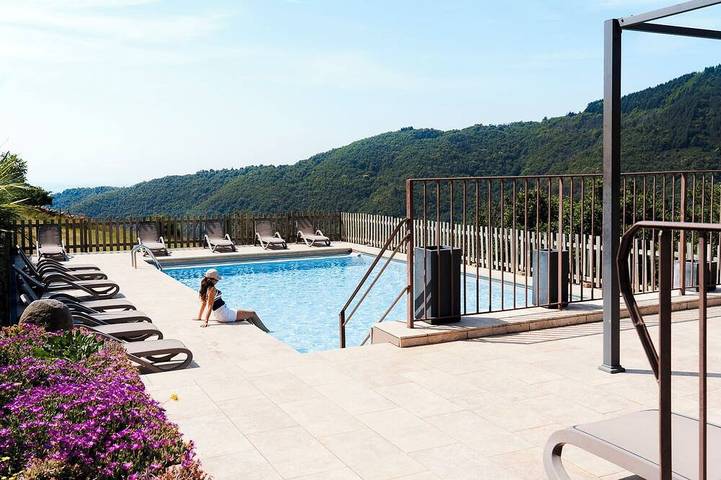 Domaine Du Vernadel Chalet Reve 18 in Vallées-d'Antraigues-Asperjoc, Parc naturel régional des Monts d'Ardèche