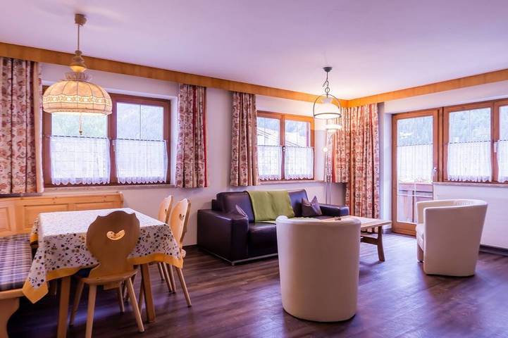 Vakantiewoning voor 6 personen, met balkon en tuin in Grän