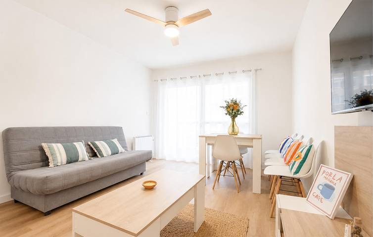 Ganze Ferienwohnung, Geräumige 2-Zimmer-Wohnung in der Nähe von Playa de Los Olivos in Platja de Sant Antoni (Cullera), Cullera