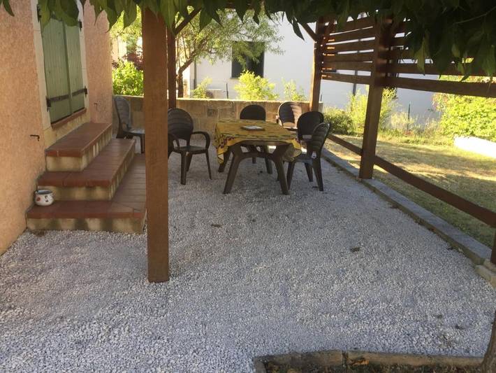Location de vacances pour 6 personnes, avec terrasse et piscine à Euzet - 4