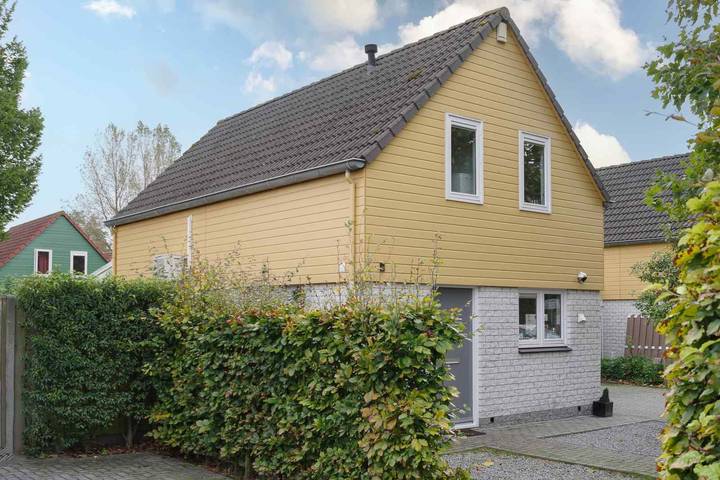 Ferienhaus für 8 Personen, mit Sauna und Terrasse sowie Garten, mit Haustier