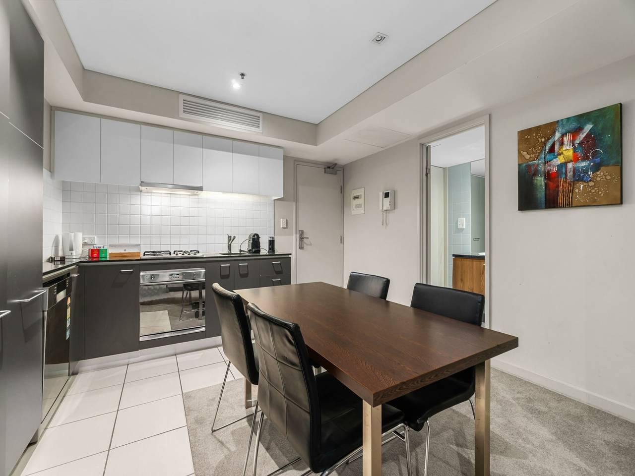 Ganze Wohnung, Stadtwohnung mit 2 Schlafzimmern, Zugang zu Fitnessstudio und Pool in Adelaide, South Australia