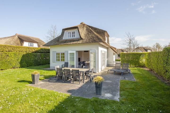 Ferienhaus für 8 Personen, mit Balkon/Terrasse und Terrasse sowie Garten und Pool in Noord-Beveland