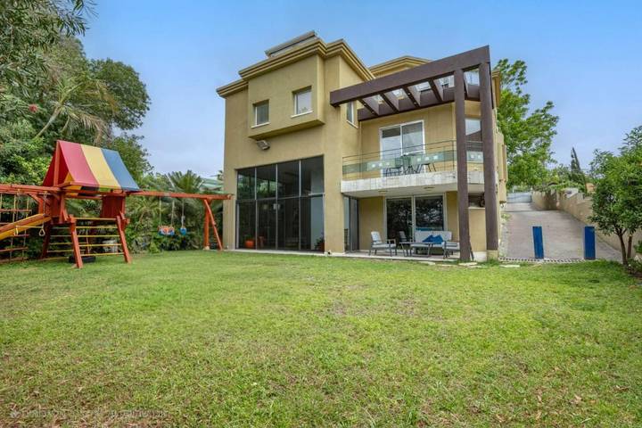 Chambre d’hôte pour 18 personnes, avec balcon ainsi que jardin et jacuzzi - 1
