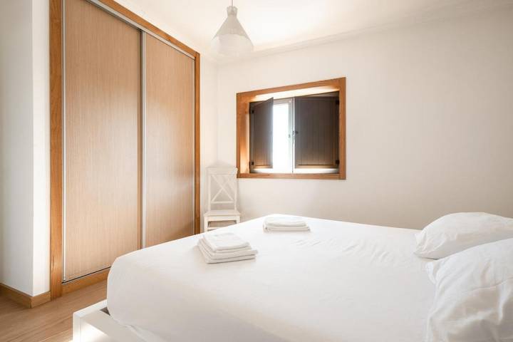 Location de vacances pour 4 personnes, avec vue sur le lac ainsi que vue et jardin, animaux acceptés dans Penedones - 3