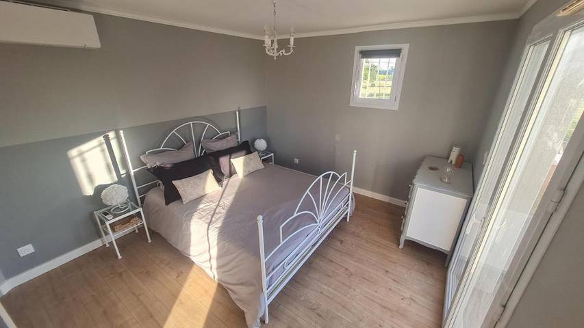 Location de vacances pour 2 personnes, avec balcon et piscine ainsi que jardin et vue à Saint-Georges-de-Reneins - 2