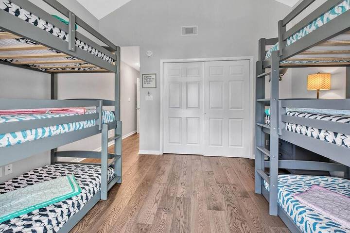 Vacation rental for 11 people, with yard and pool in Sandestin