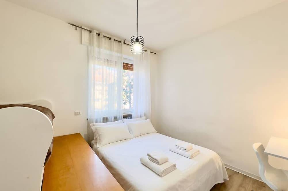 Appartamento intero, Leonardo Academy Hub: Comfort e Spazio in centro in Sesto Calende, Comune di Sesto Calende