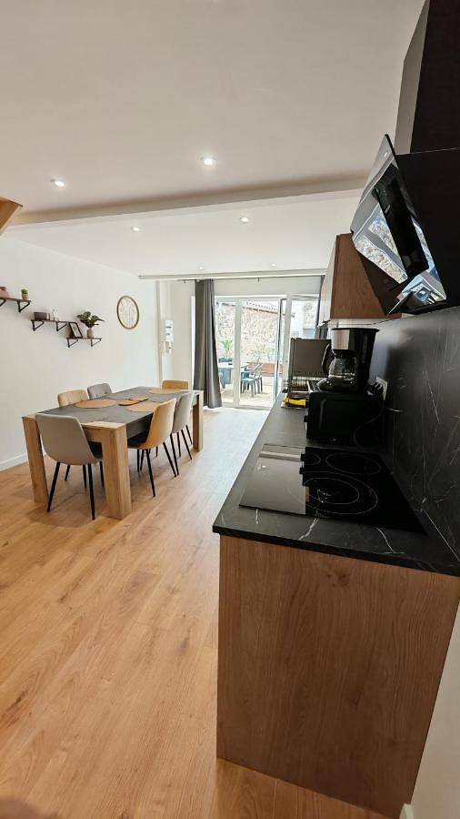 Gîte pour 6 personnes, avec Terrasse à Crêches-sur-Saône - 3