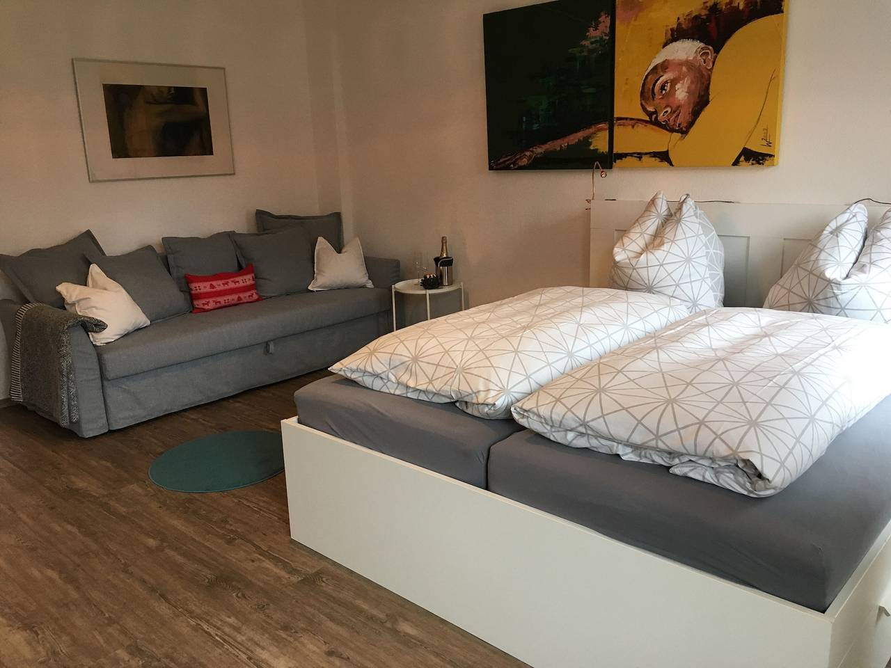 Ganze Wohnung, Ferienwohnung 2 - Unterm Blauregen mit Privatterrasse und Wi-Fi in Öhningen, Untersee