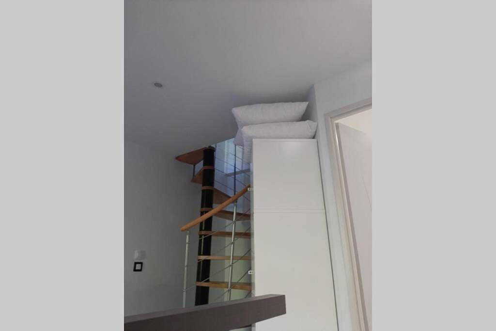 Appartement entier, One-Bedroom Apartment in Vic-le-Comte, Parc Naturel Régional Livradois-Forez