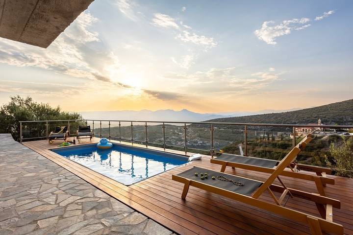 Vakantiewoning voor 4 personen, met Tuin en Zwembad in Kalamata