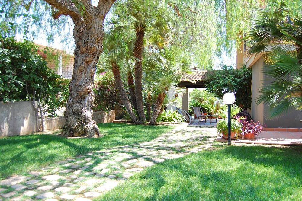 Appartement entier, Villa à quelques mètres de la mer, Netflix et Wifi in Marina di Ragusa, Province de Ragusa