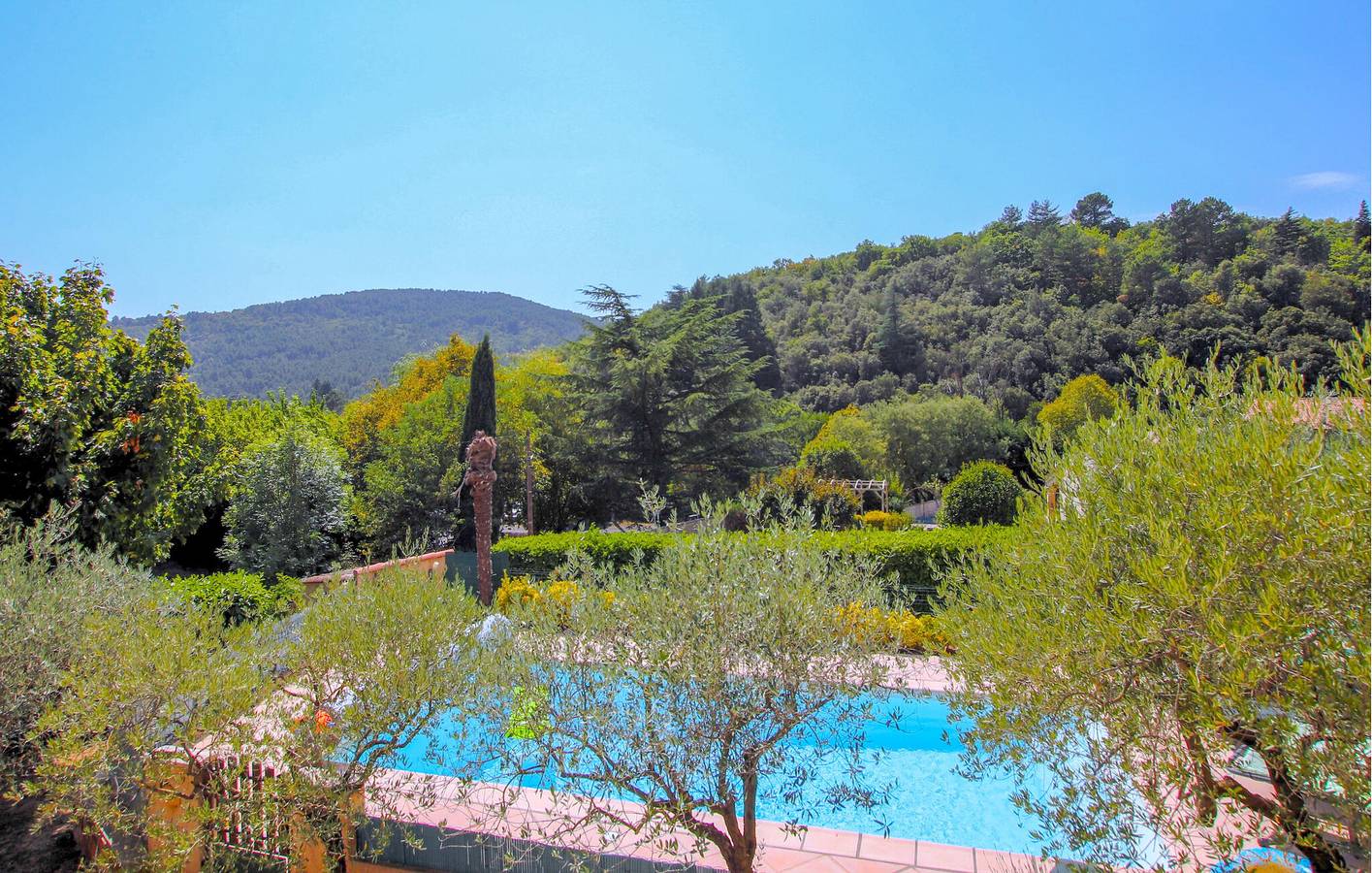 Gemütliche Wohnung mit Pool und Garten, nahe dem Stadtzentrum in Chassiers, Parc naturel régional des Monts d'Ardèche