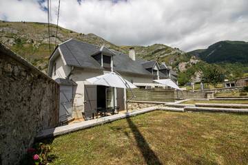 Gîte pour 4 personnes, avec jardin à Campan