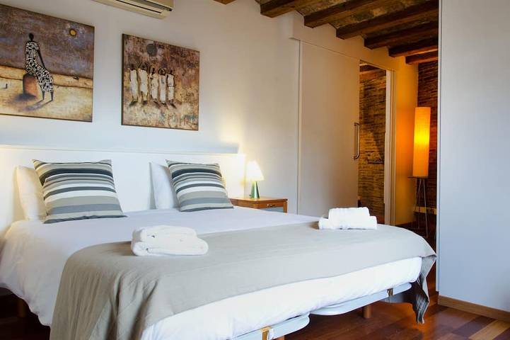 Vacation rental for 4 people, with balcony in Barcelona