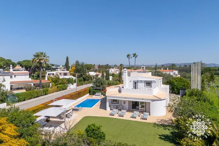 Villa für 9 Personen, mit Balkon und Pool sowie Garten - 1