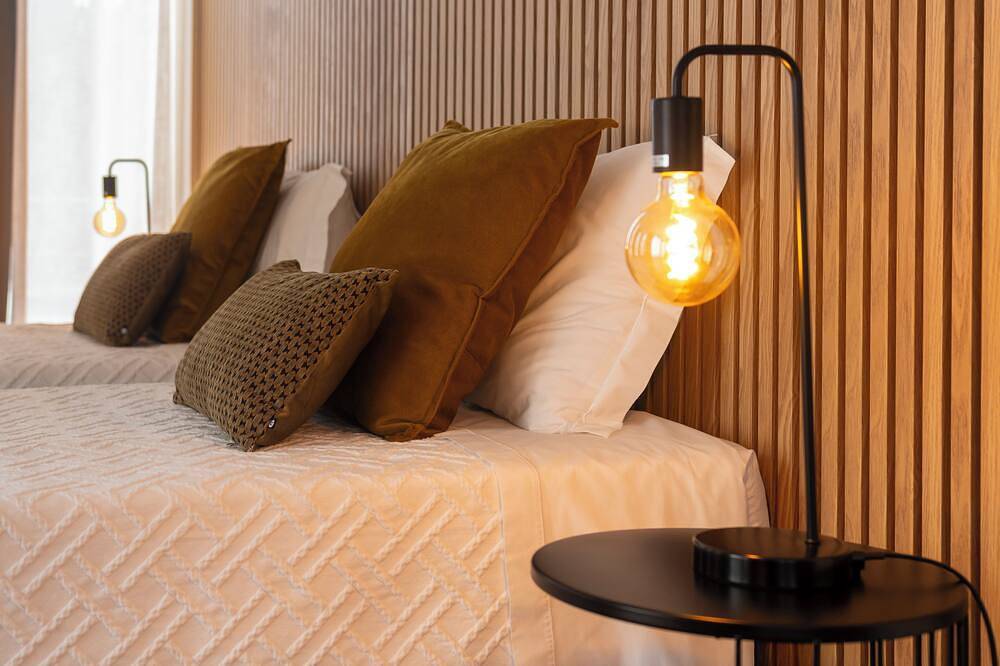 Central Guesthouse - Triple room with private bathroom in São Miguel Island, Ponta Delgada