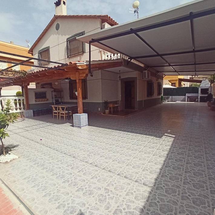 Location de vacances pour 5 personnes, avec Terrasse et Jardin à Calabardina