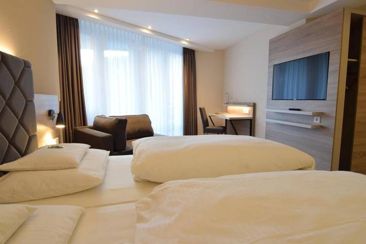 Hotel für 2 Personen, mit Terrasse und Whirlpool sowie Garten und Pool in Höxter - 4