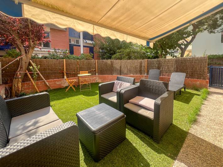 Casa rural para 8 personas, con jardín además de piscina y terraza en Sitges