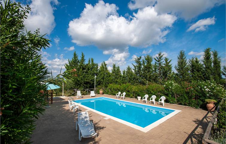Casa vacanza per 18 persone con giardino in Servigliano, Provincia di Fermo