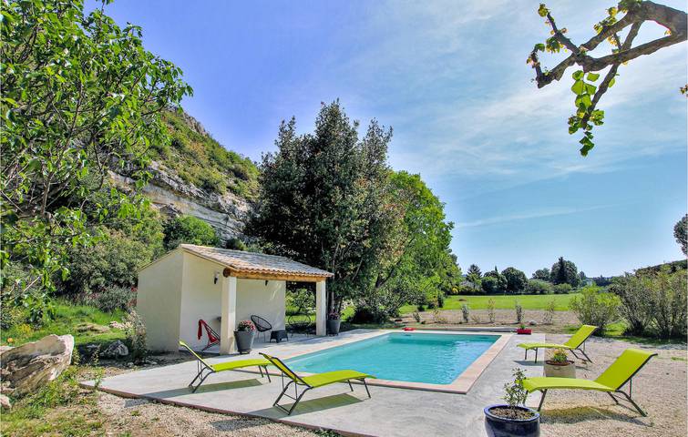 Location de vacances pour 6 personnes, avec terrasse ainsi que jardin et piscine à Mérindol - 2