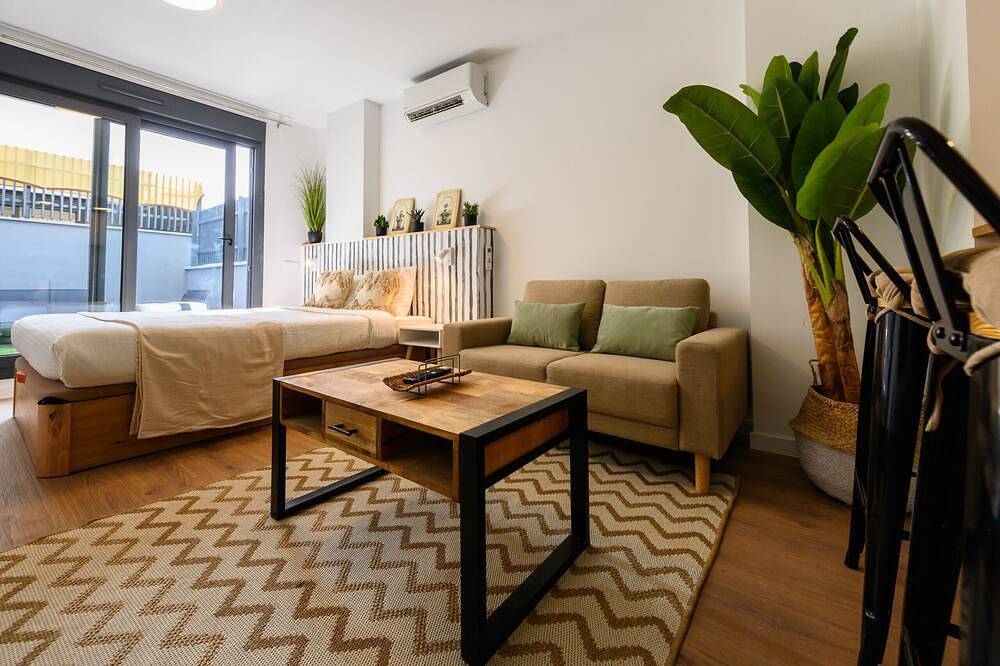Entire apartment, Studio with private terrace and pool - gym - coworking space in Madrid in San Sebastián de los Reyes, Madrid Province