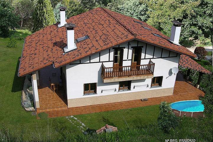 Gîte pour 7 personnes, avec Balcon ainsi que Jardin et Piscine à Zarautz