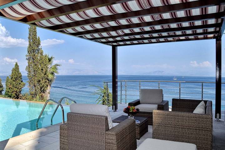 Διαμερίσματα διακοπών για 14 άτομα, με μπαλκόνι και κήπο καθώς και πισίνα και θέα στον ωκεανό στο Πέραμα