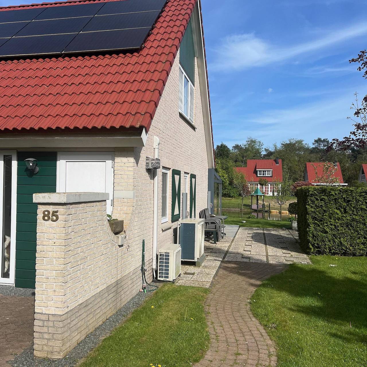 Vakantiepark Hellendoorn — Bungalow mit luxuriösem Gartenzimmer und Blick auf den Spielteich - 5 Personen in Hellendoorn, Sallandse Heuvelrug