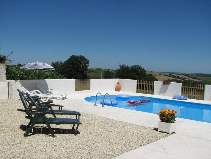 Location de vacances pour 9 personnes, avec piscine ainsi que vue et jardin à Salles-Lavalette - 2