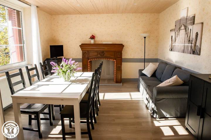 Gîte pour 6 personnes, avec jardin à Chambon-sur-Lac - 2