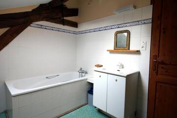 Gîte pour 8 personnes, avec jardin à La Geneytouse