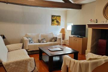 Gîte pour 7 personnes, avec terrasse et jardin dans Val en Vignes