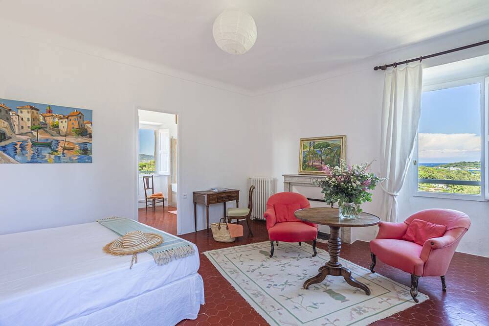 Schönes Landhaus mit Meerblick und großem Garten in Saint-Tropez, Mittelmeerküste (Frankreich)