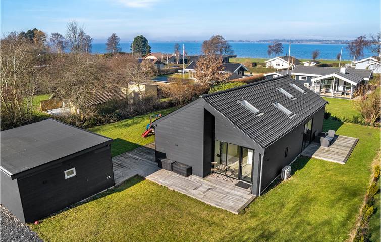 Ferienhaus für 6 Personen, mit Terrasse und Garten in Stubbekøbing