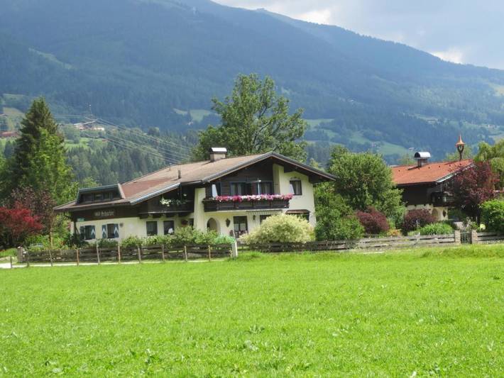 BnB für 2 Personen, mit Balkon und Terrasse sowie Garten und Ausblick in Neukirchen am Großvenediger