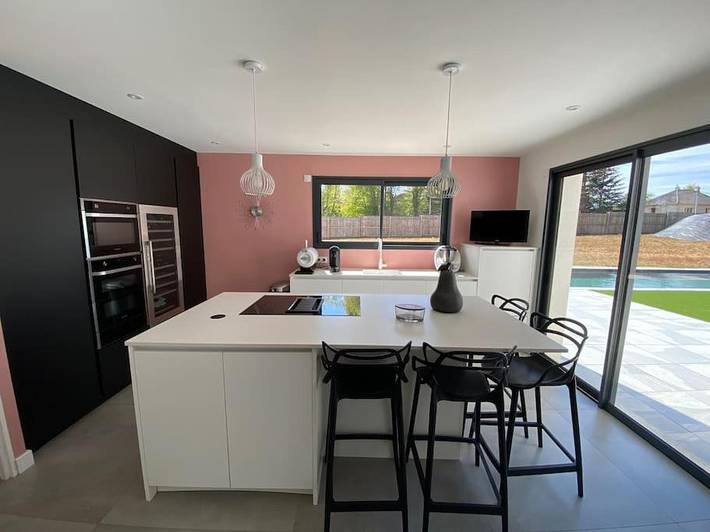 Location de vacances pour 8 personnes, avec piscine et terrasse ainsi que jacuzzi et jardin à Changé - 2