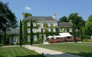 Gîte pour 4 personnes, avec terrasse ainsi que jardin et vue à Pernay