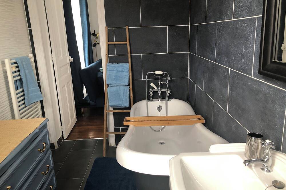 Entire apartment, Chic et Cosy in La Garenne-Colombes, Hauts-de-Seine