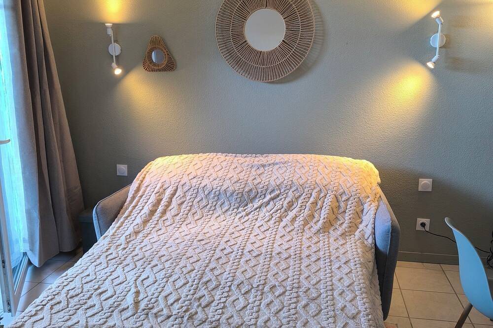 Appartement entier, Au calme, Appartement à 5 mn de Beaune, piscine, sauna, à proximité du Golf in Levernois, Région de Beaune