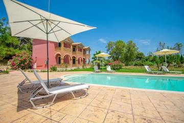 Ferienhaus für 4 Personen, mit Balkon und Garten sowie Pool in Kalamaki